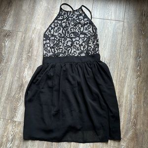 Backless lace dress